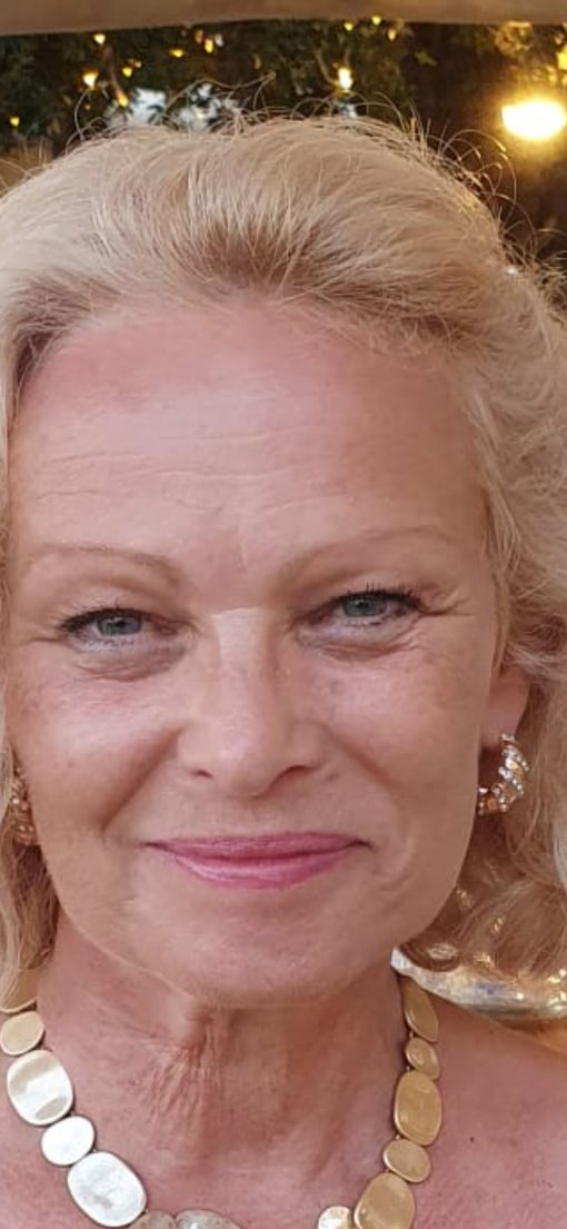 Pamela Anderson Lookalike