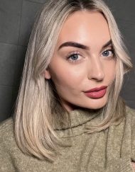 Margot Robbie Lookalike