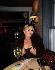 Margot Robbie Lookalike